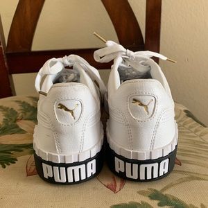 Wine a size 9. Never been worn. Just sitting in my closet.Thank you